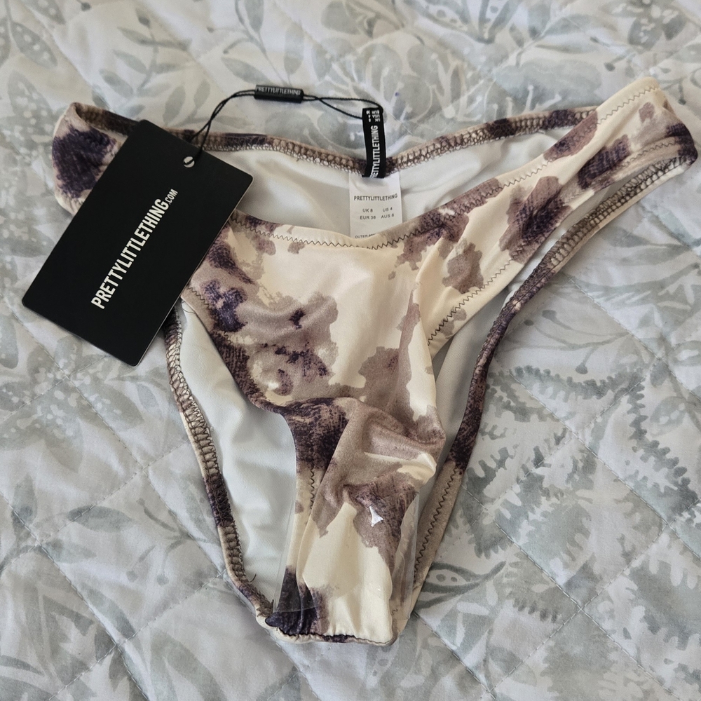PRETTYLITTLETHING Floral Print Bikini Bottom - Cream & Mauve